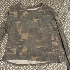 cropped camo long sleeve